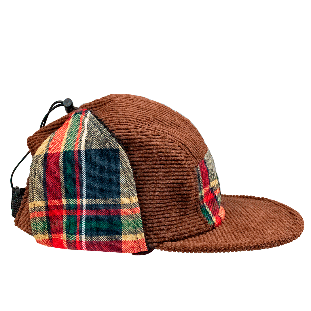 Gorra Woofy tricolor cinco paneles, café y paño fino.